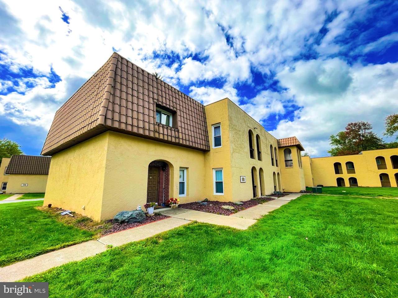 2000 Country Club Apartments, Dallas, Pa 18612 - Photo 1