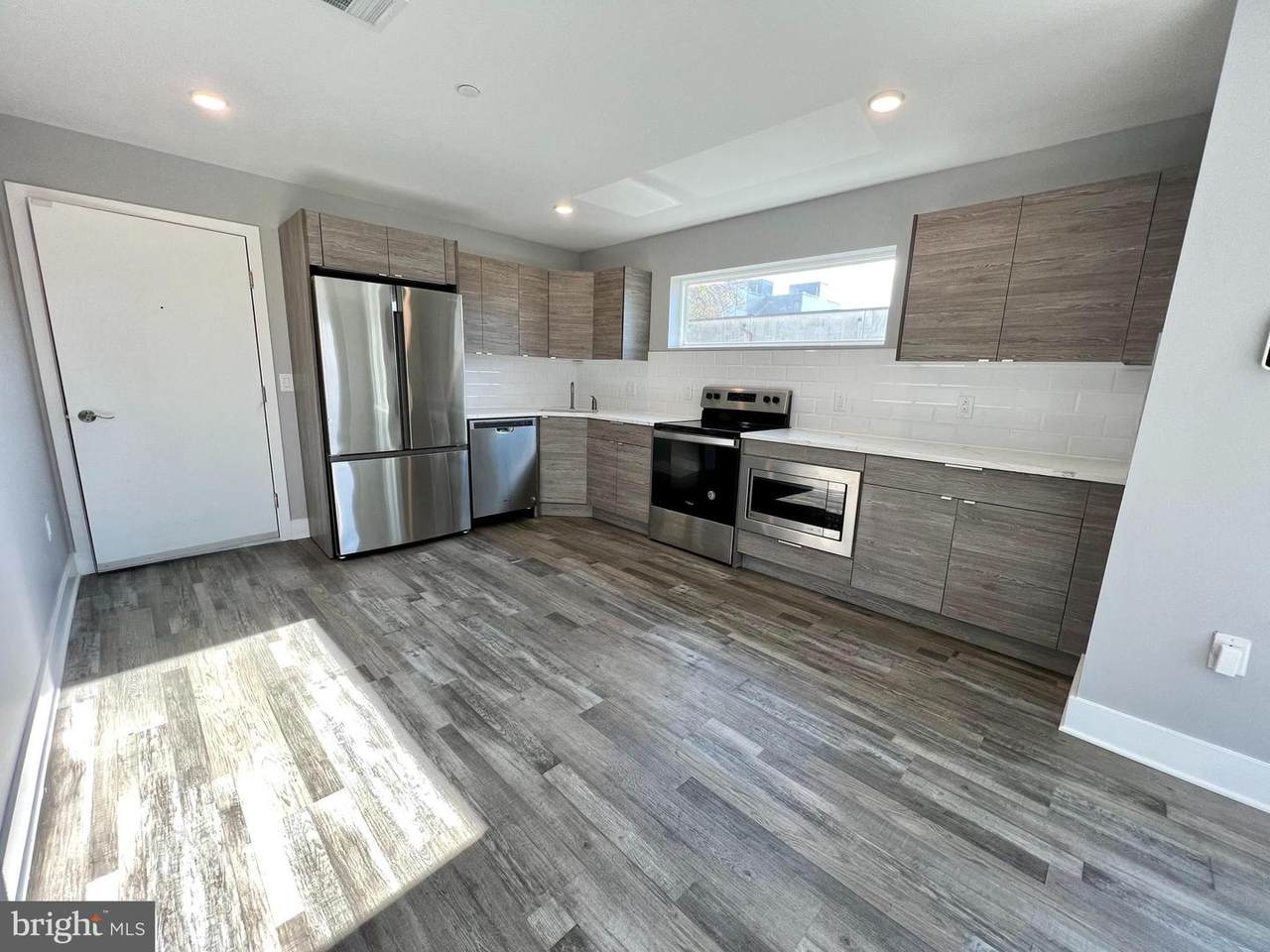 623 36TH Street - Photo 1