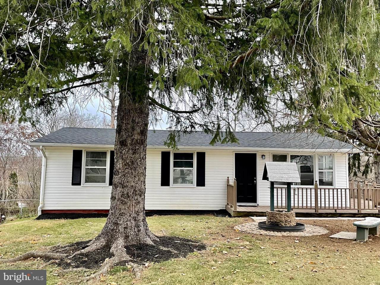 136 Higgs Boulevard - Photo 1