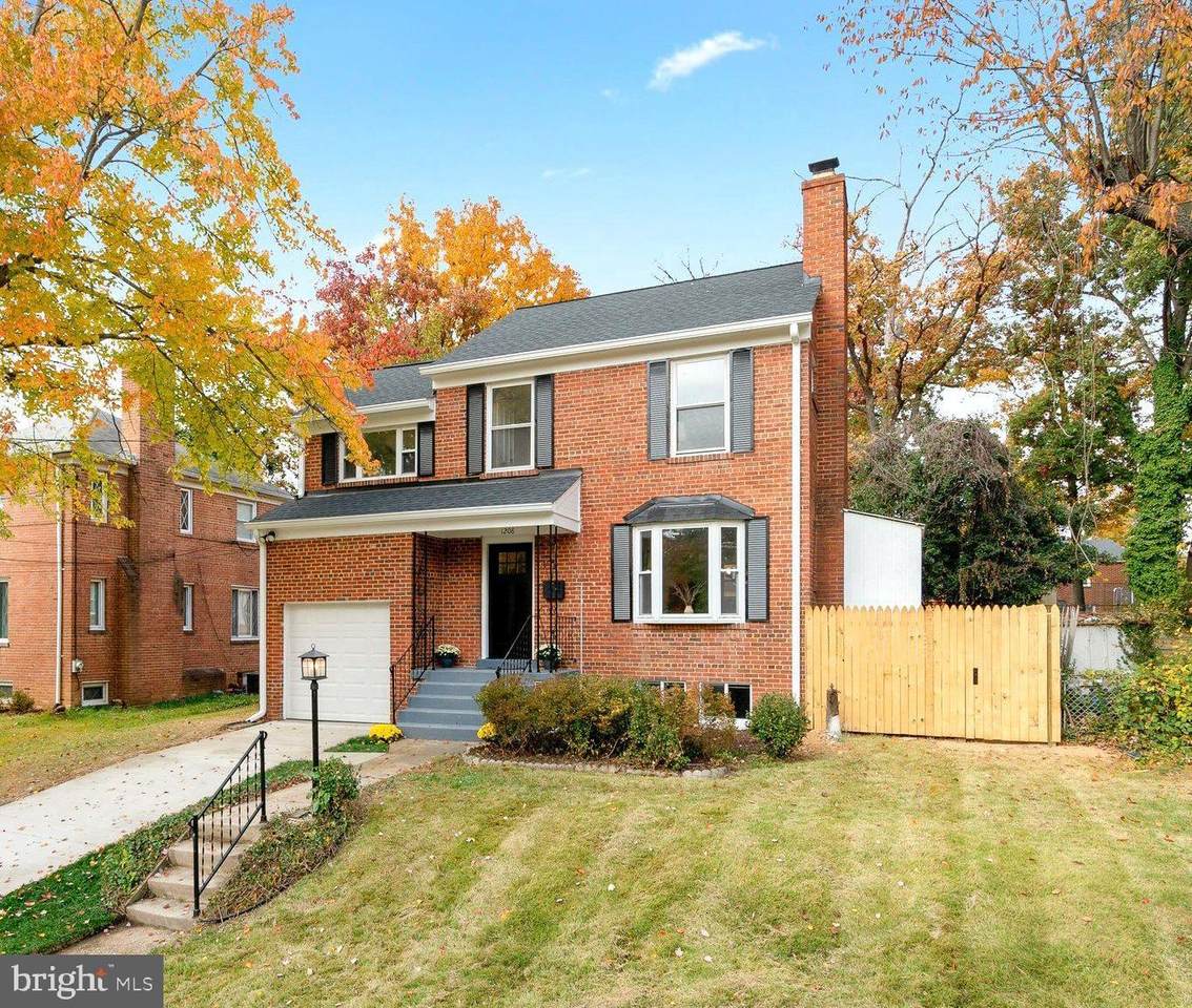 1208 Jackson Avenue - Photo 1