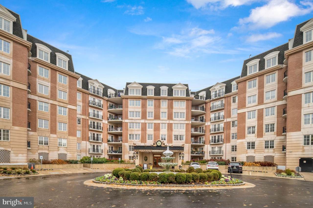 190 Presidential Boulevard - Photo 1