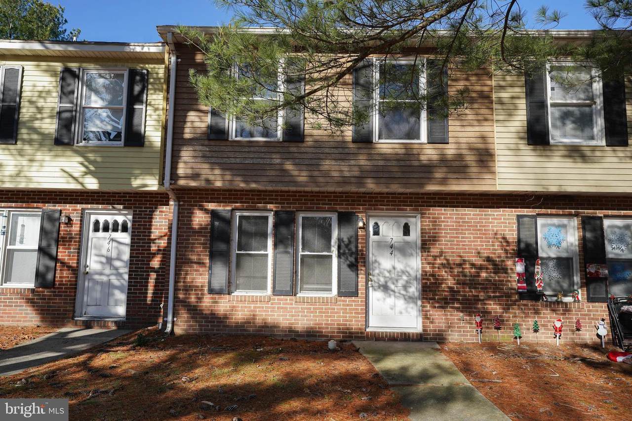 744 Hemlock Street - Photo 1