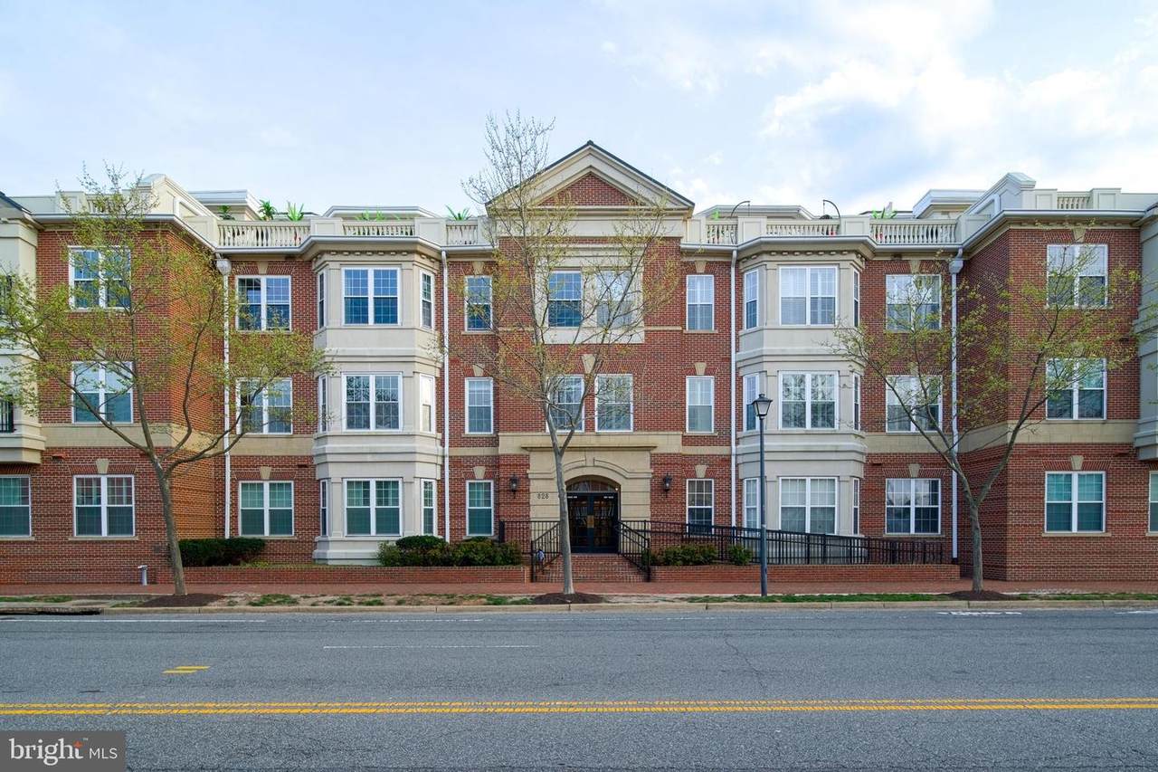 828 Slaters Lane - Photo 1