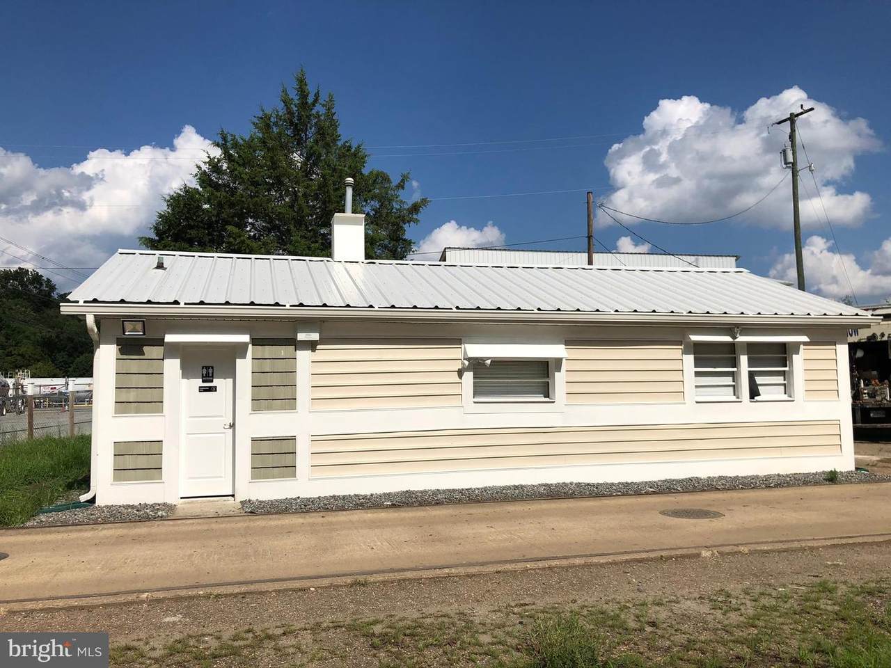 1120 Summit Street - Photo 1