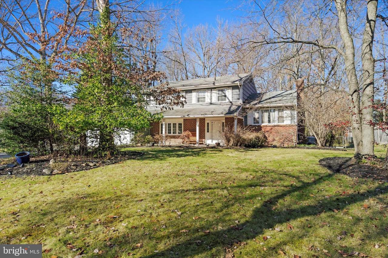 4 Sutton Place - Photo 1