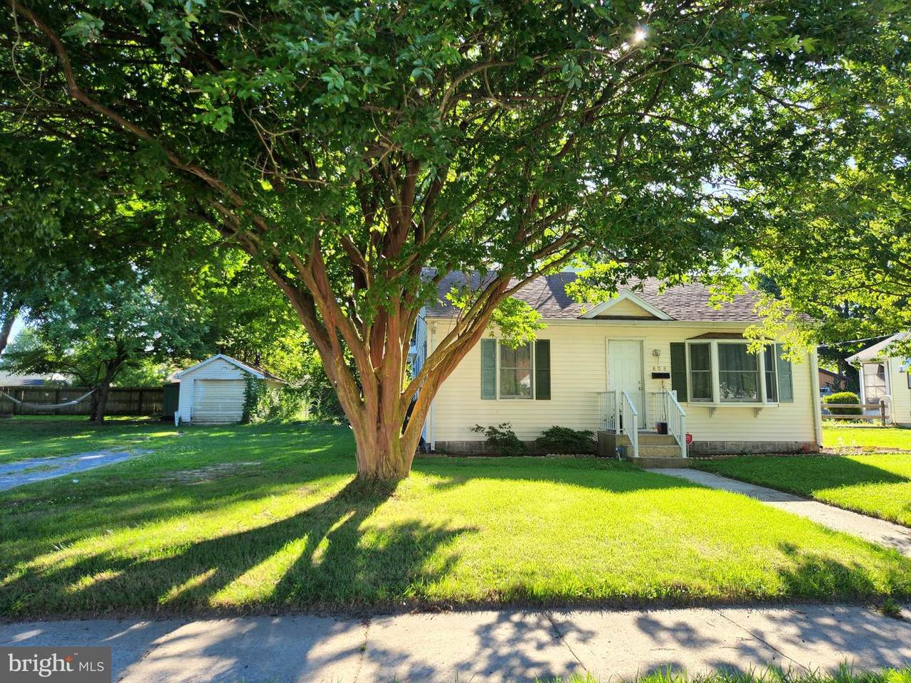 808 Ivy Drive - Photo 1