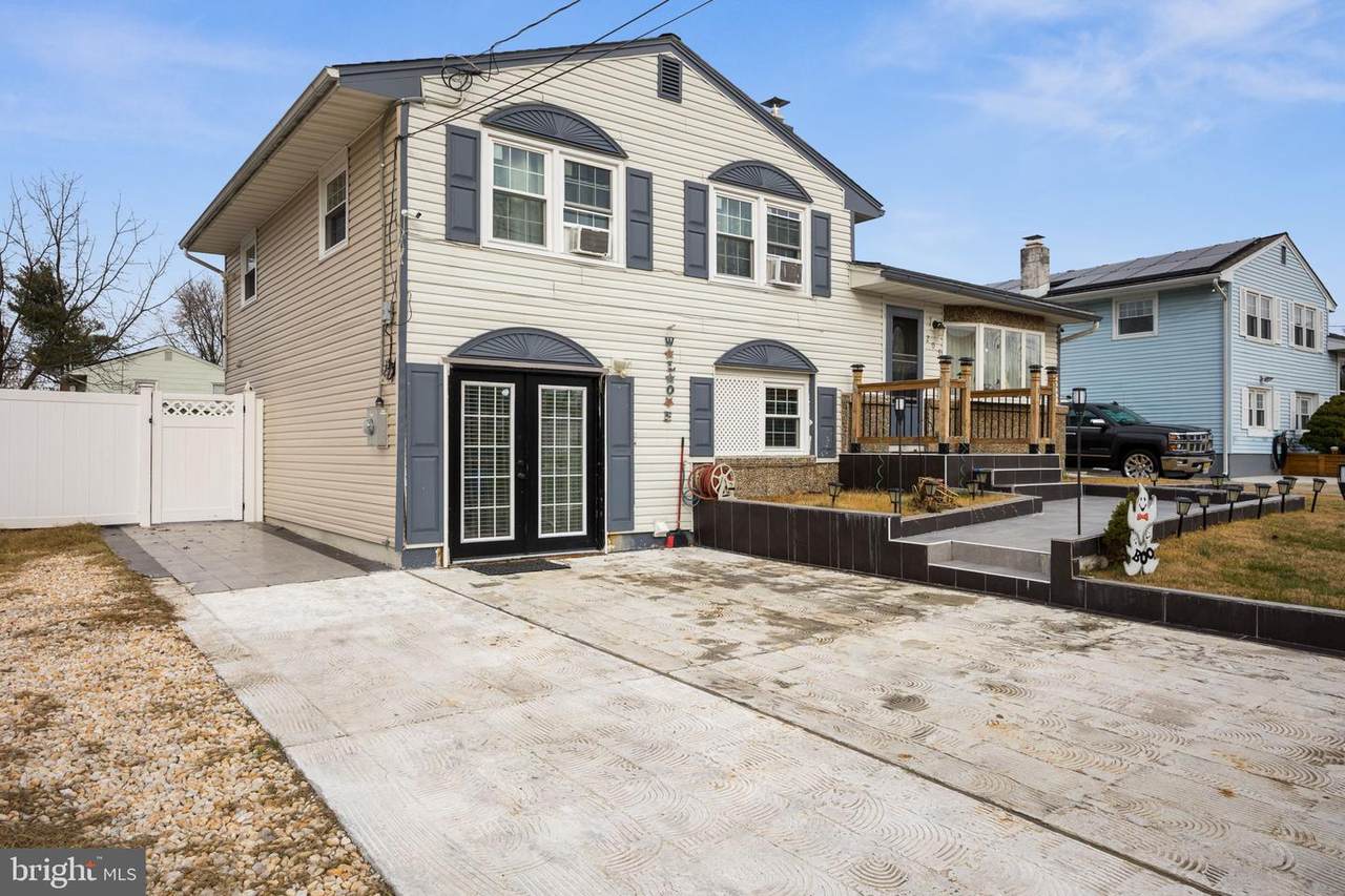 205 Hendrickson Avenue - Photo 1