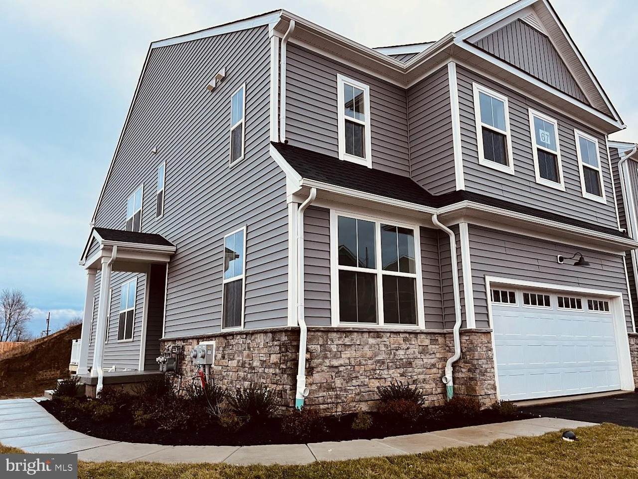 39 Ladbroke Dr - Photo 1