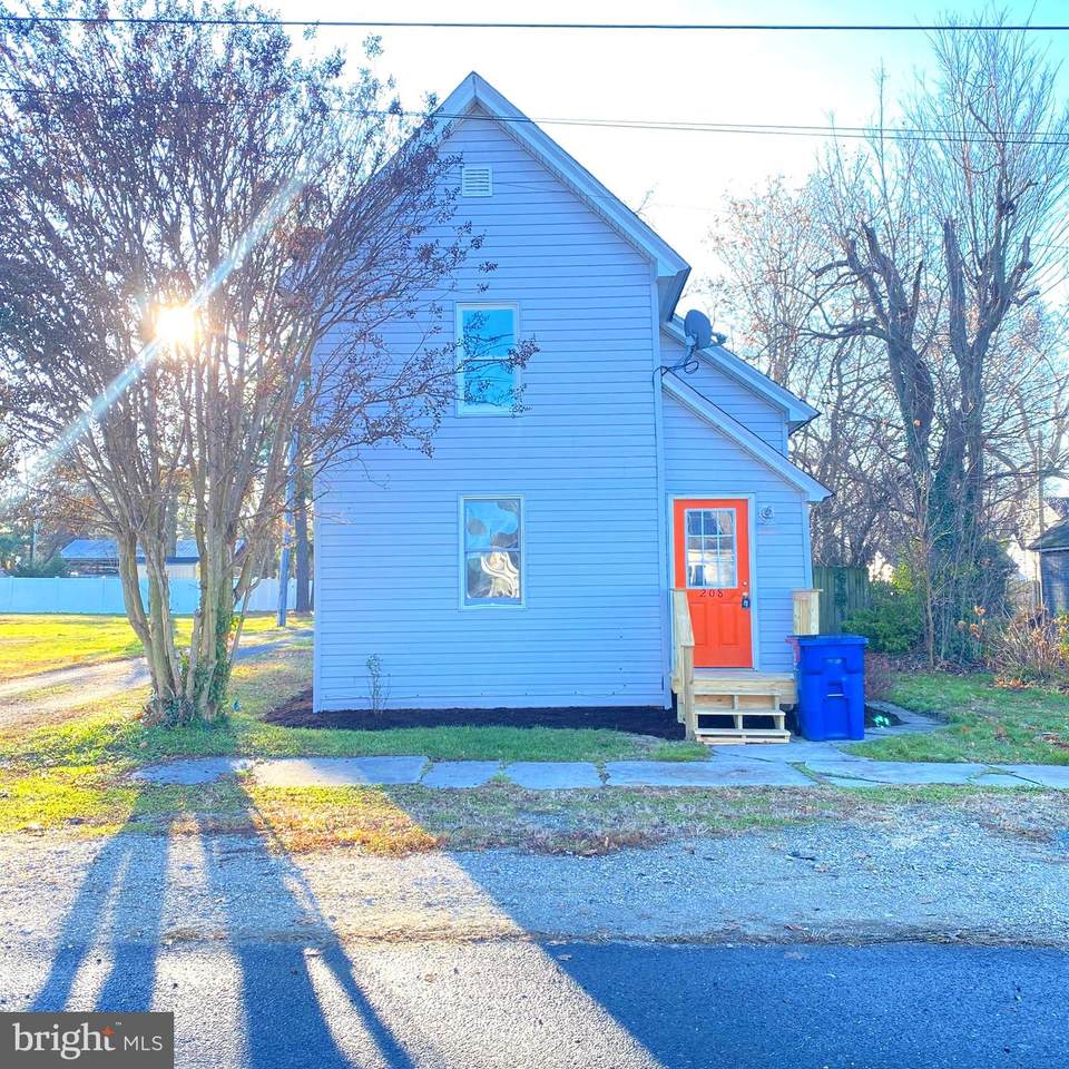 208 2ND Street - Photo 1