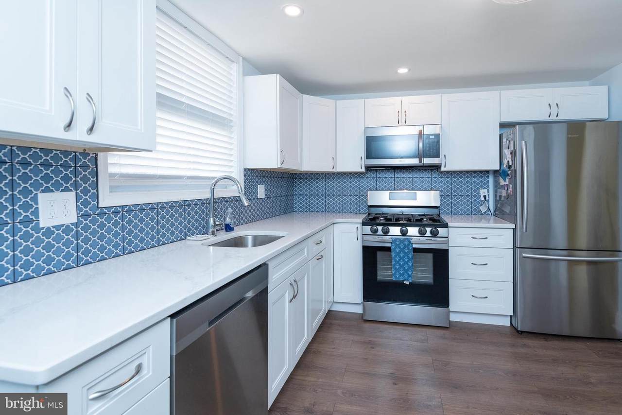 1019 Daly Street - Photo 1