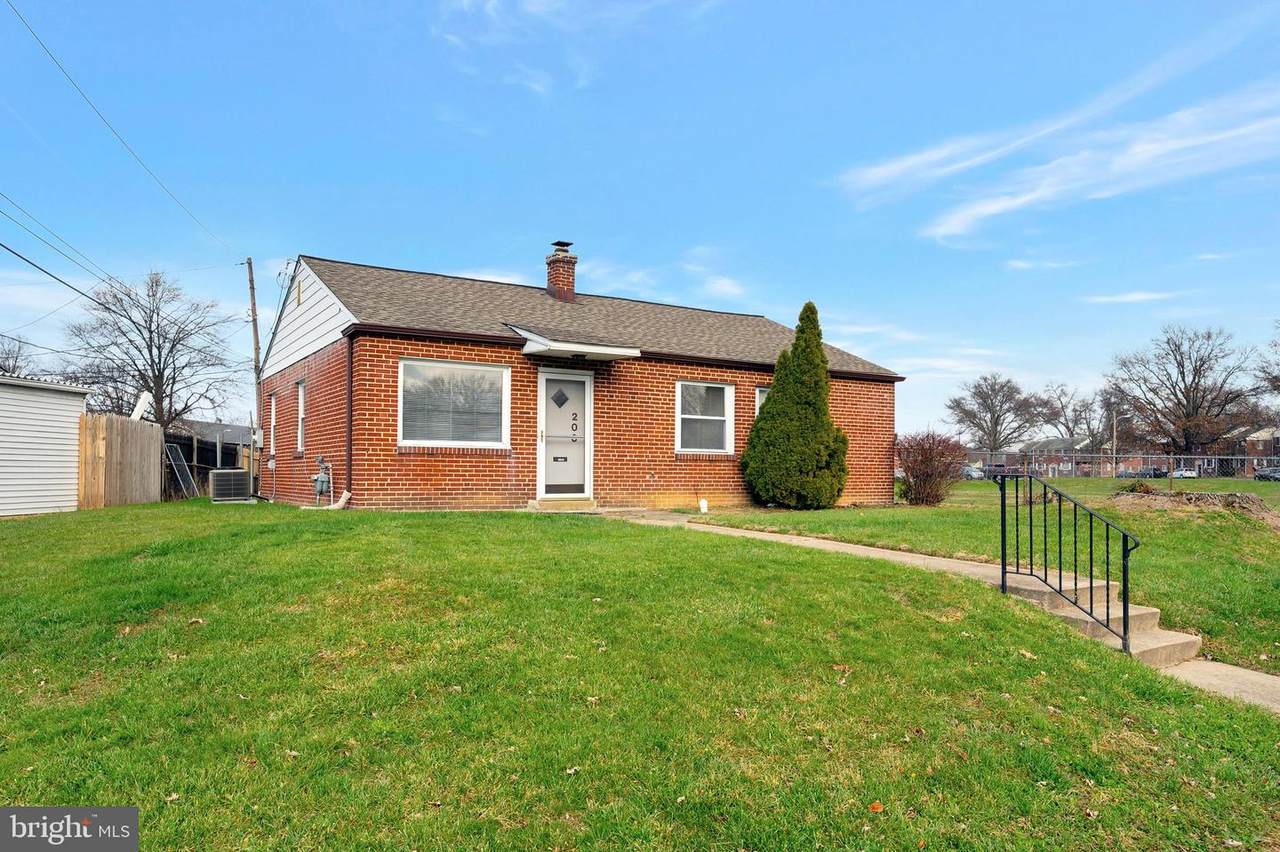 200 Bassett Avenue - Photo 1