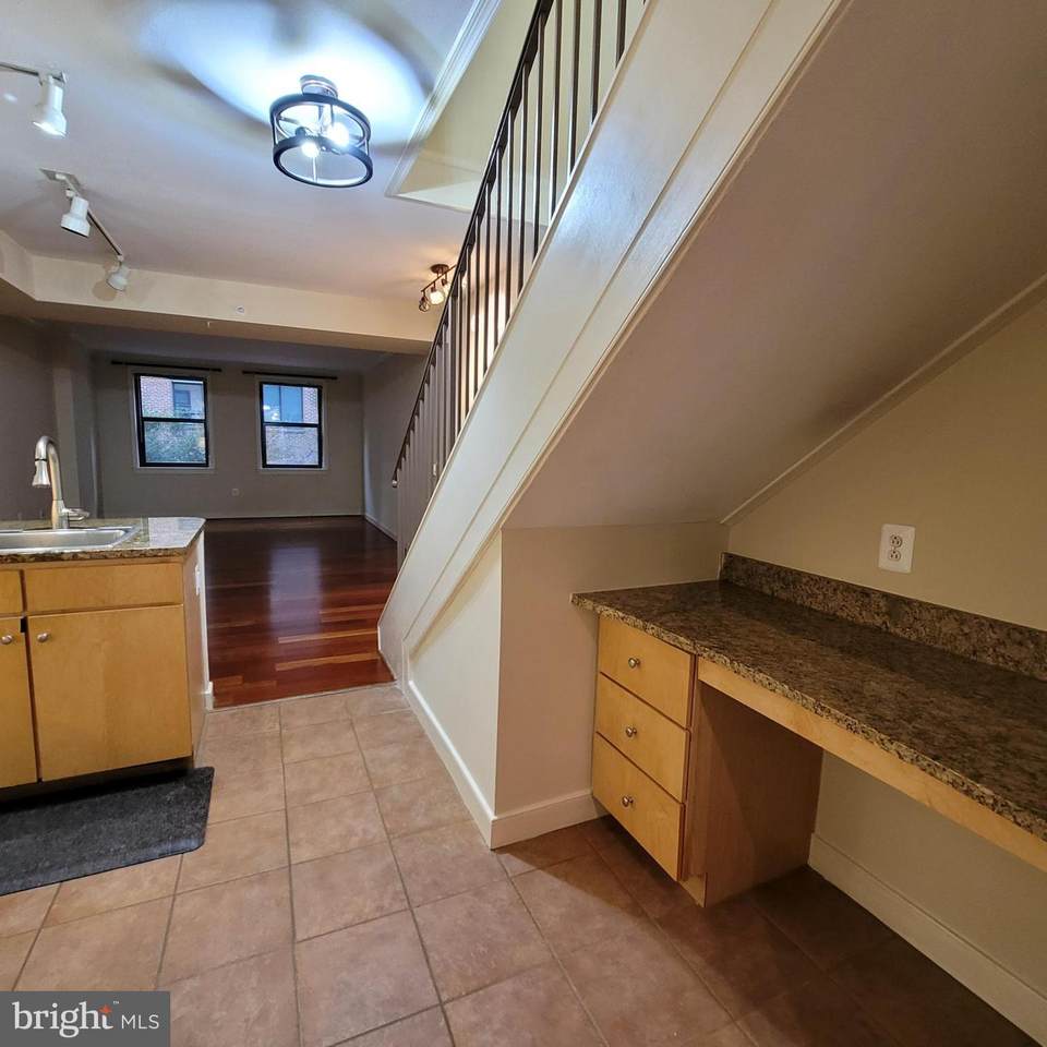 616 E Street - Photo 1
