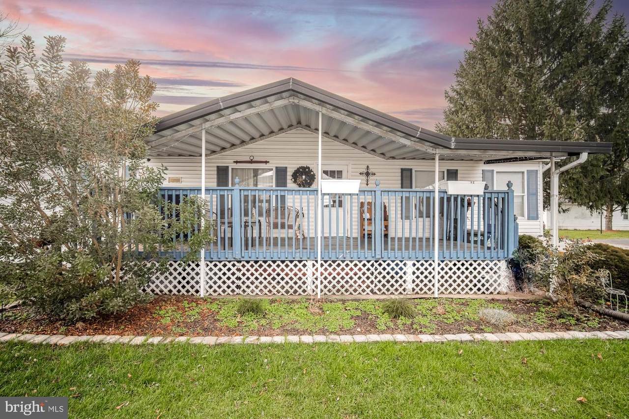 732 Laura Lane - Photo 1