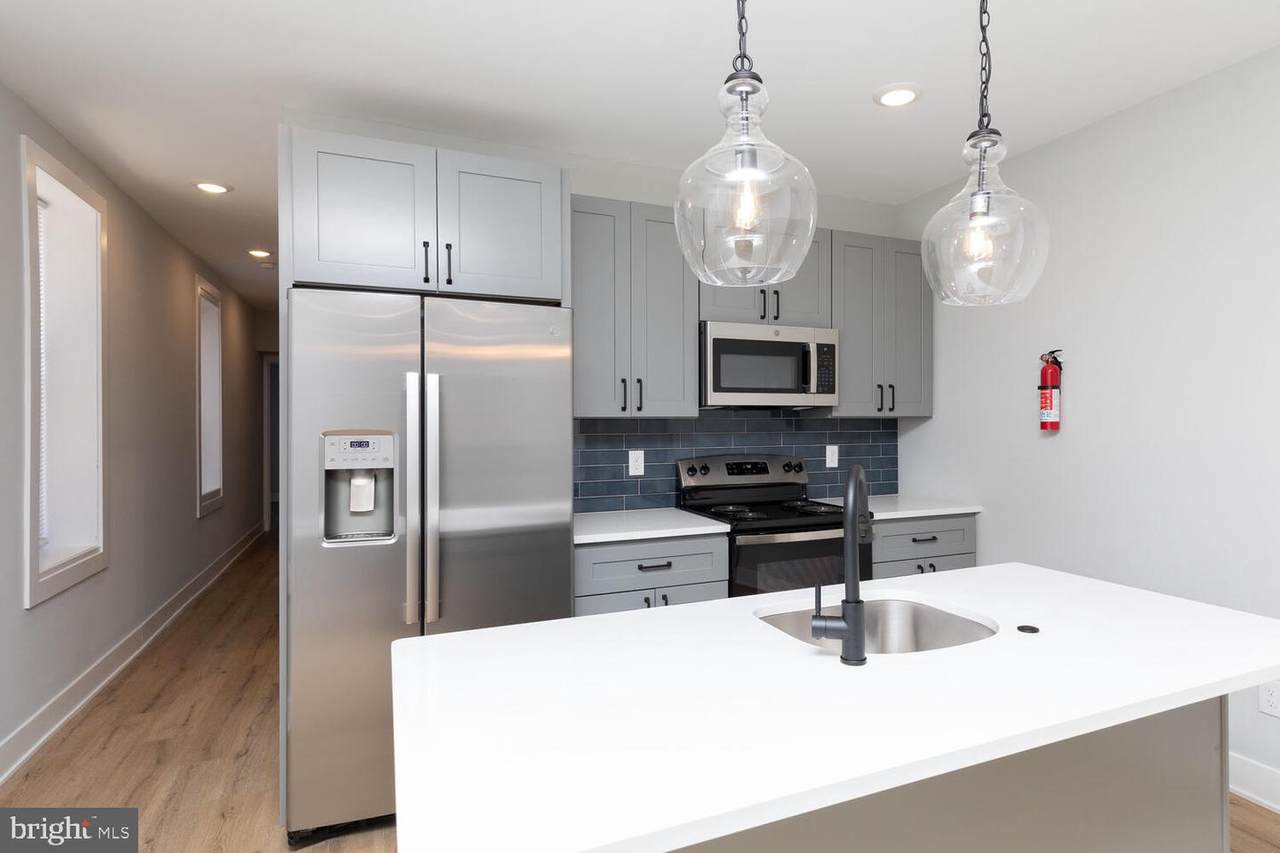 2914 Oxford Street - Photo 1