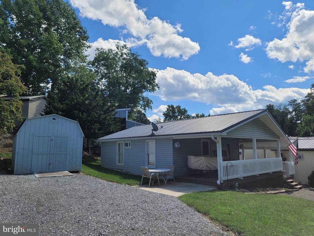 81-33/34 Forest Ln - Photo 1