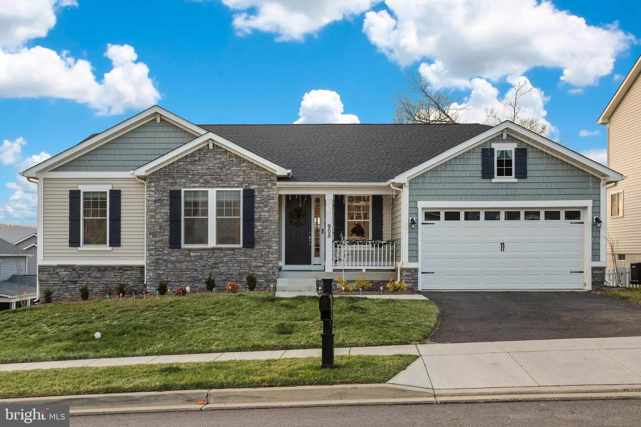 905 Roundhouse Drive - Photo 1