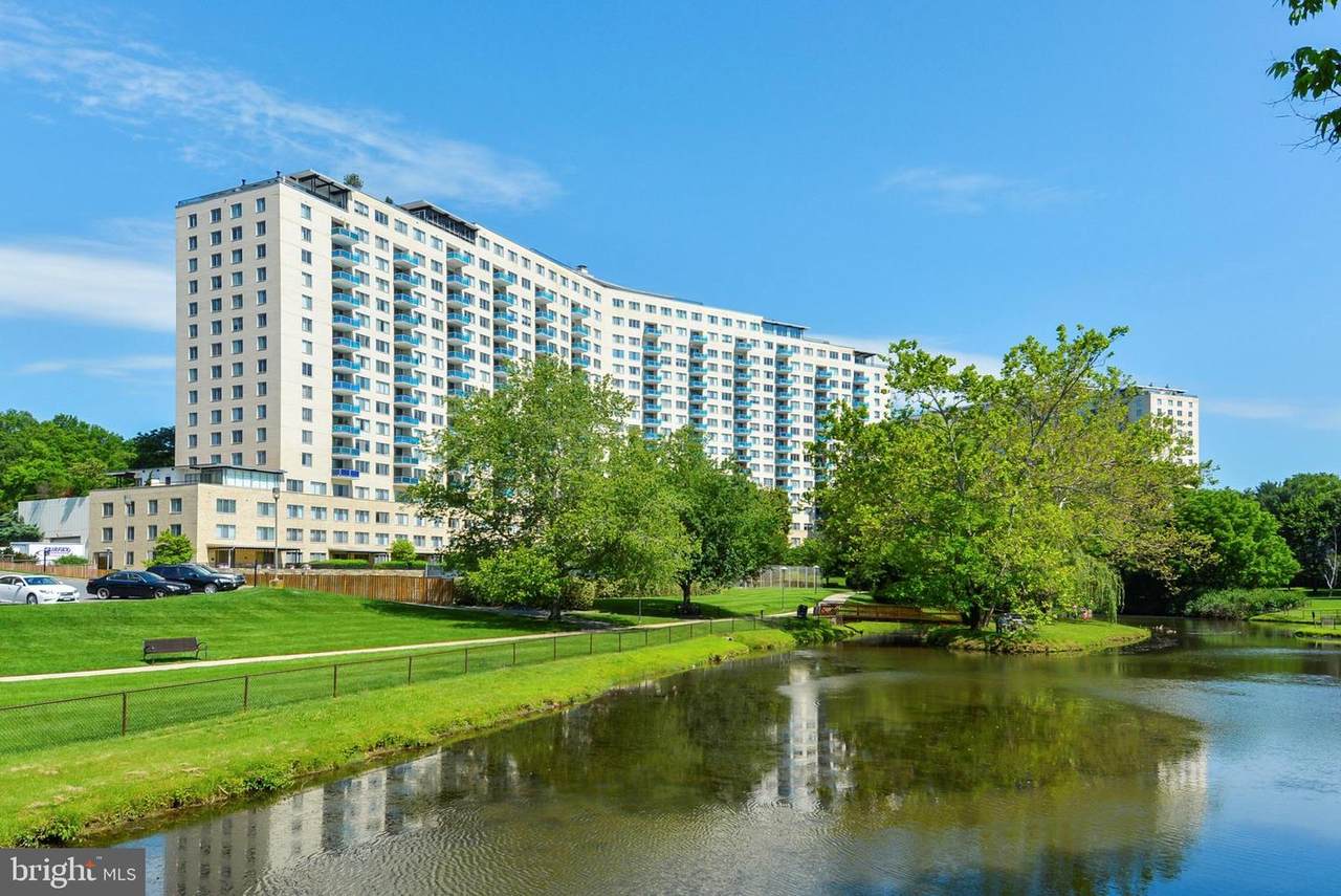 10500 Rockville Piker - Photo 1