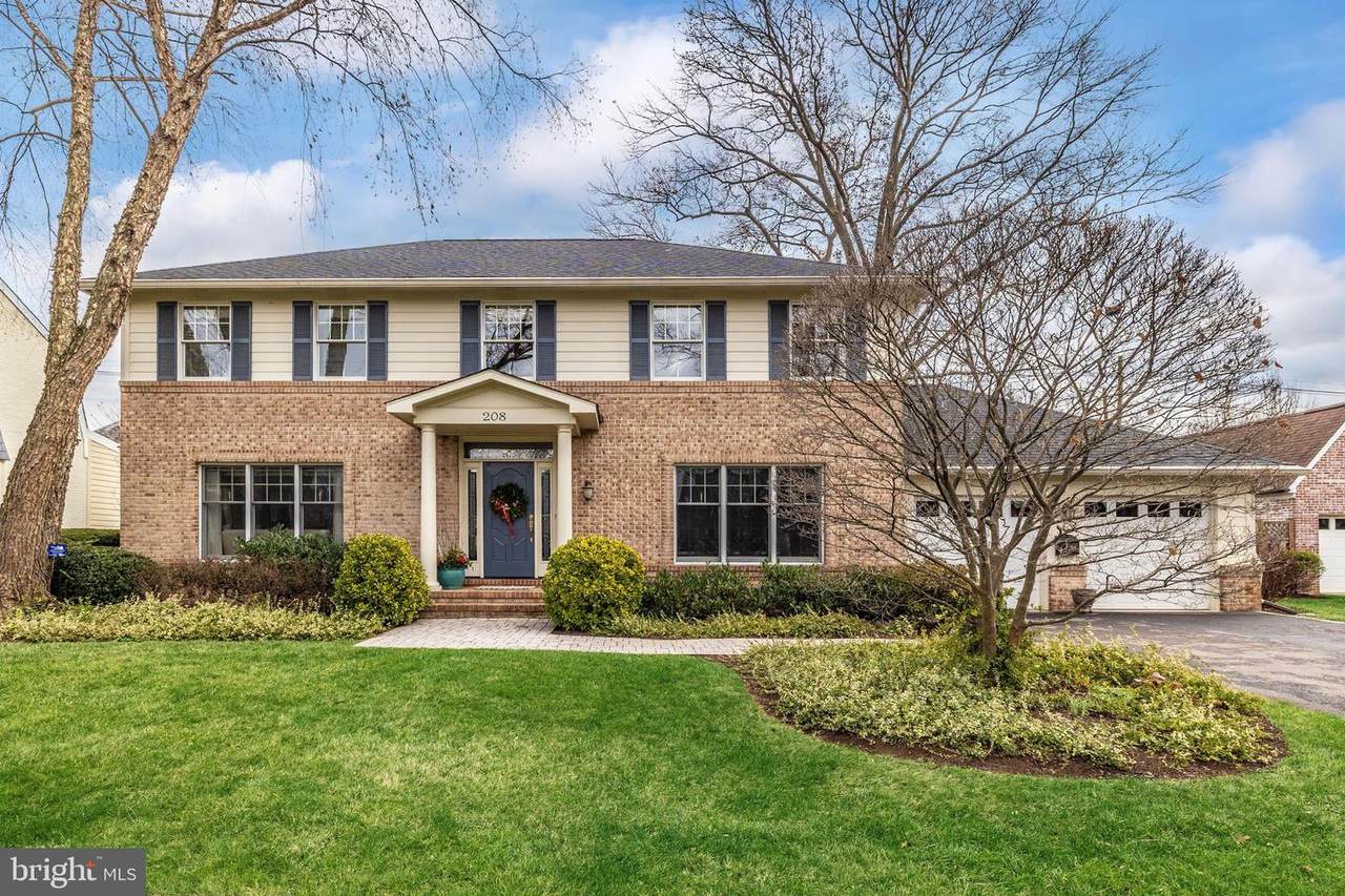 208 Grove Boulevard - Photo 1