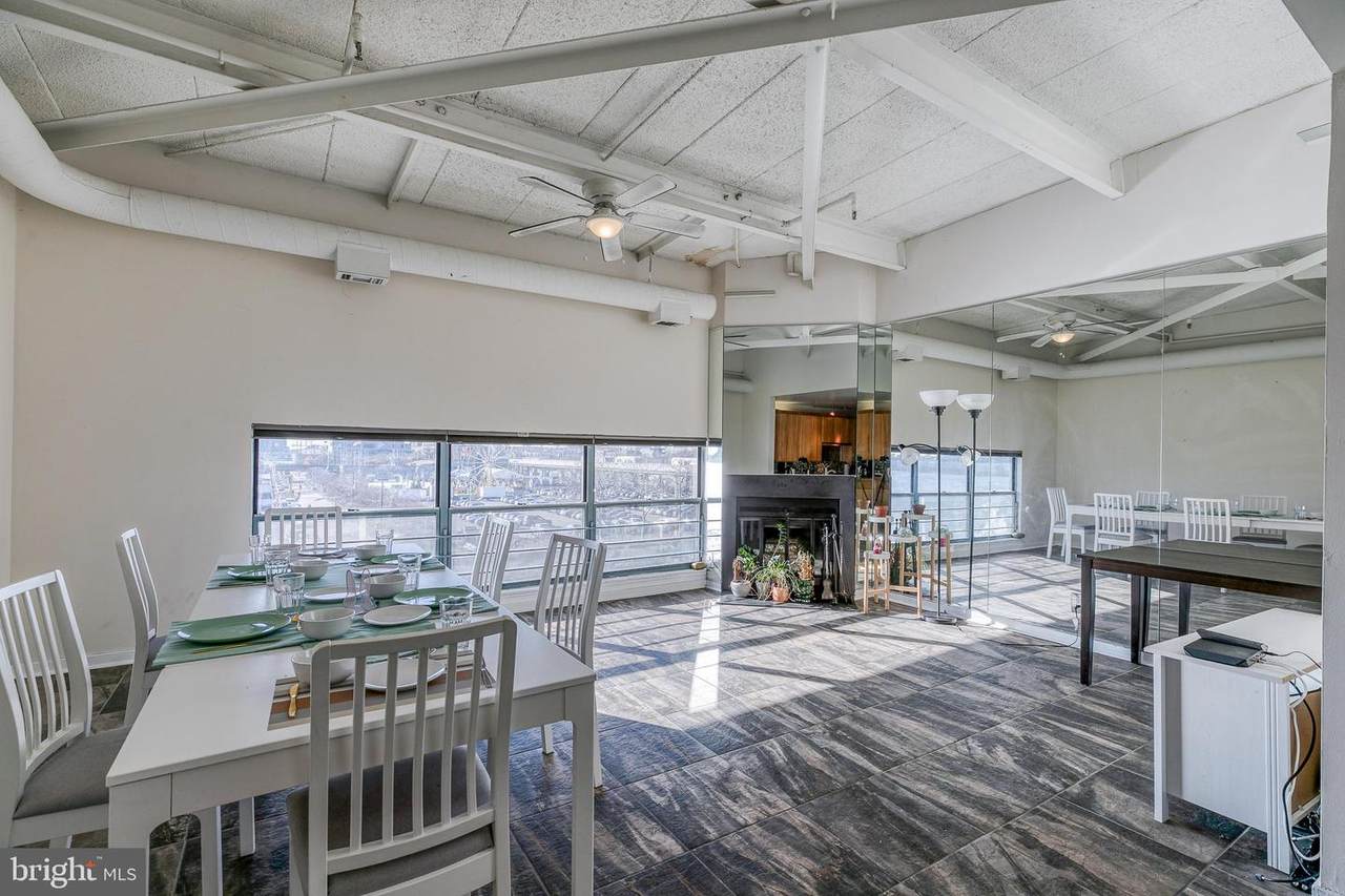 3 Columbus Boulevard - Photo 1