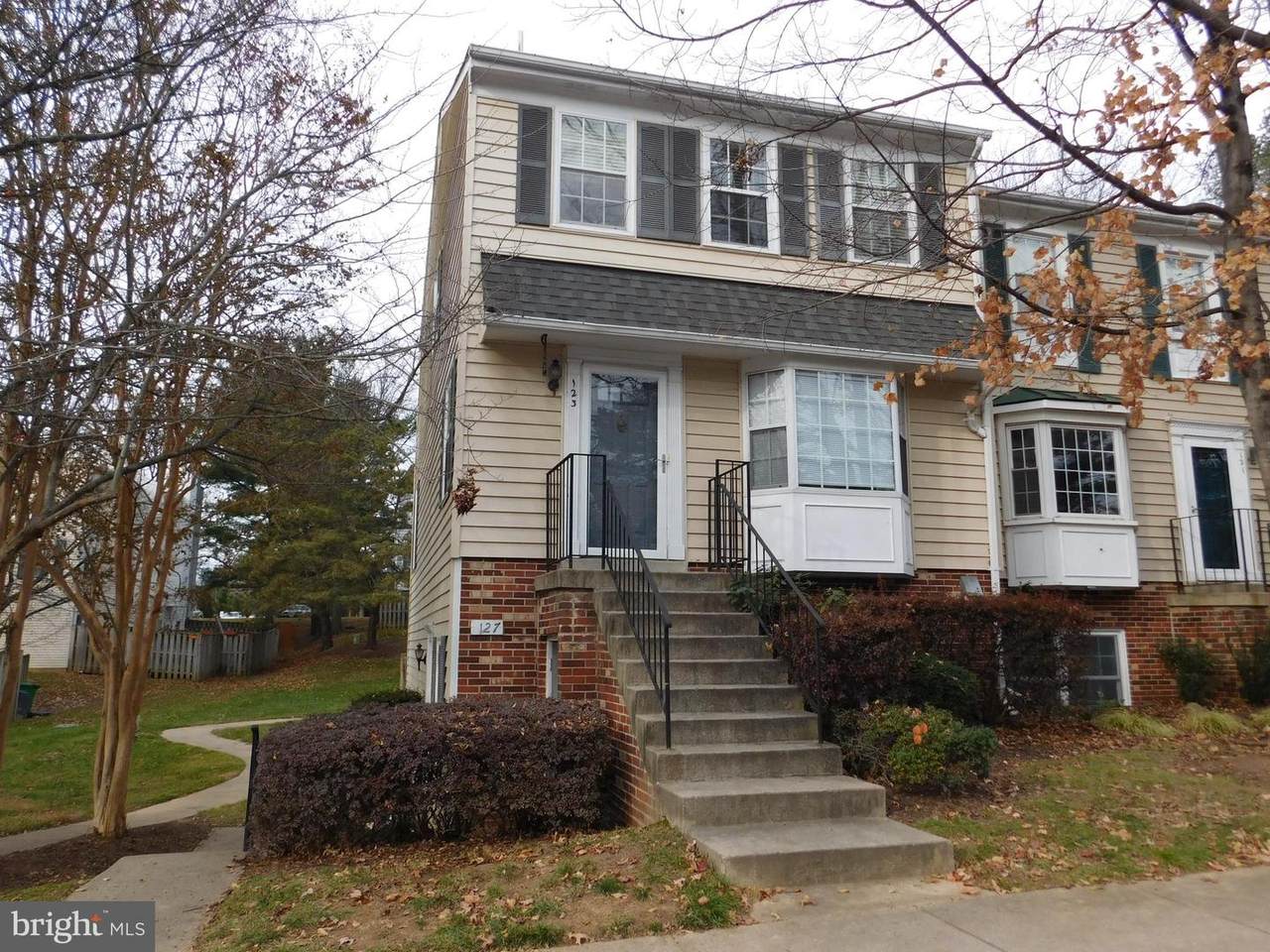 123 Barnsfield Court - Photo 1