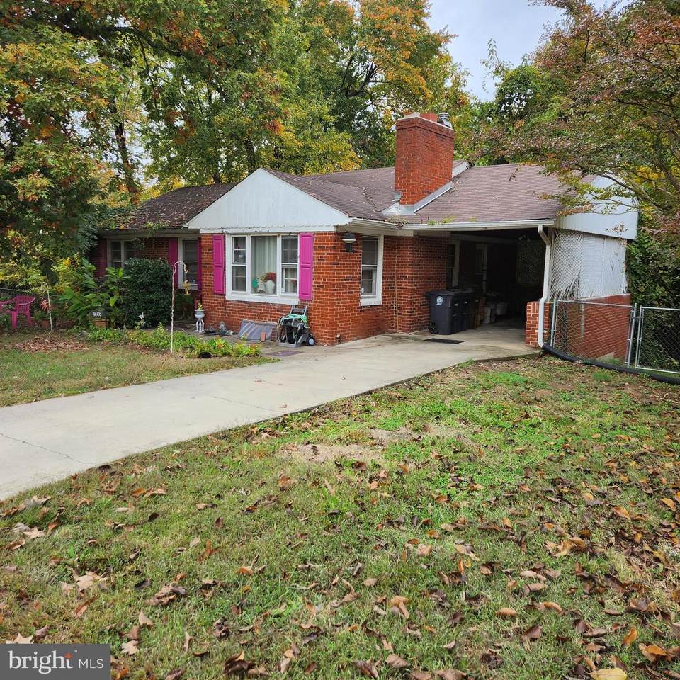 4606 Howe Avenue - Photo 1