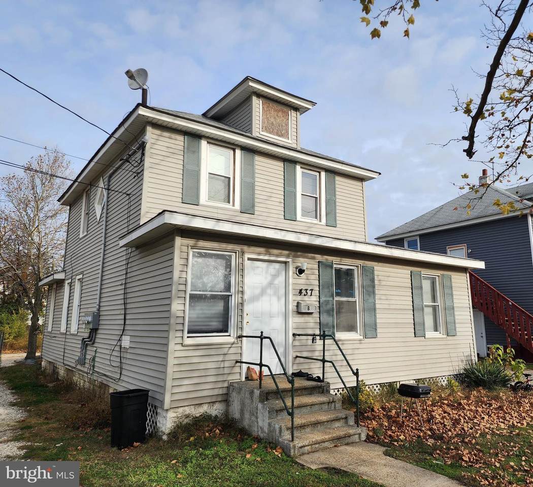437 Broad Street - Photo 1