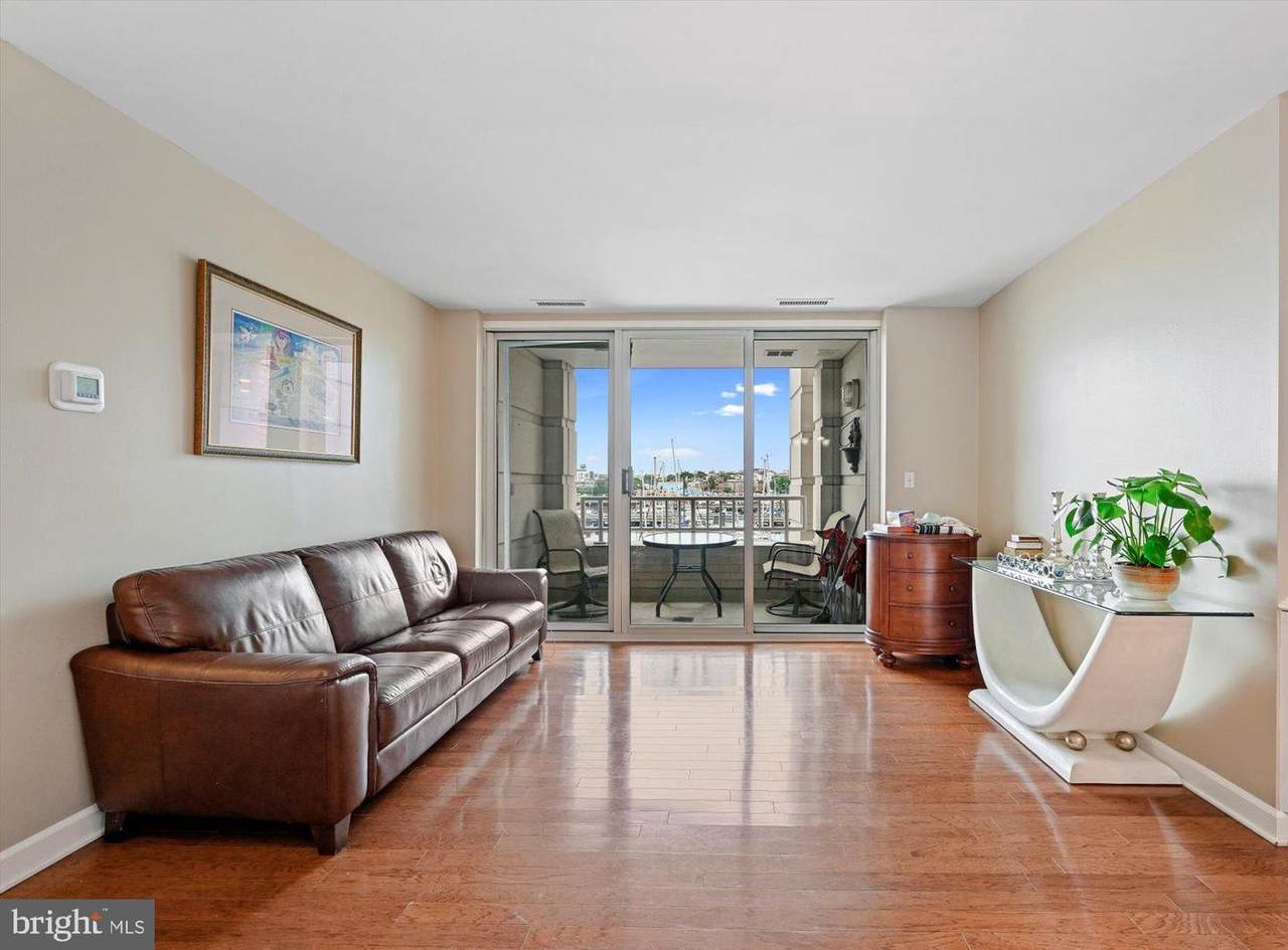 100 Harborview Drive - Photo 1
