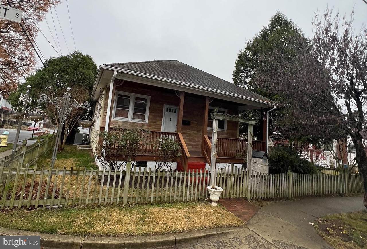 900 20TH Street - Photo 1