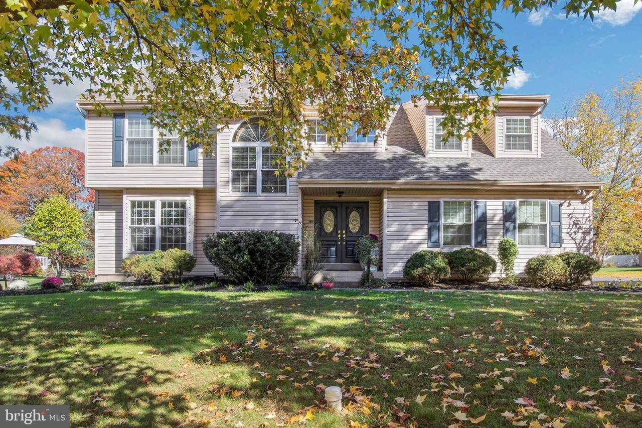 139 Mallard Dr W - Photo 1