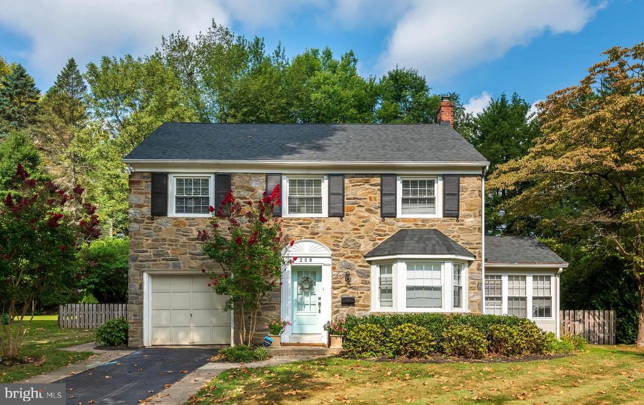 208 Hathaway Lane - Photo 1