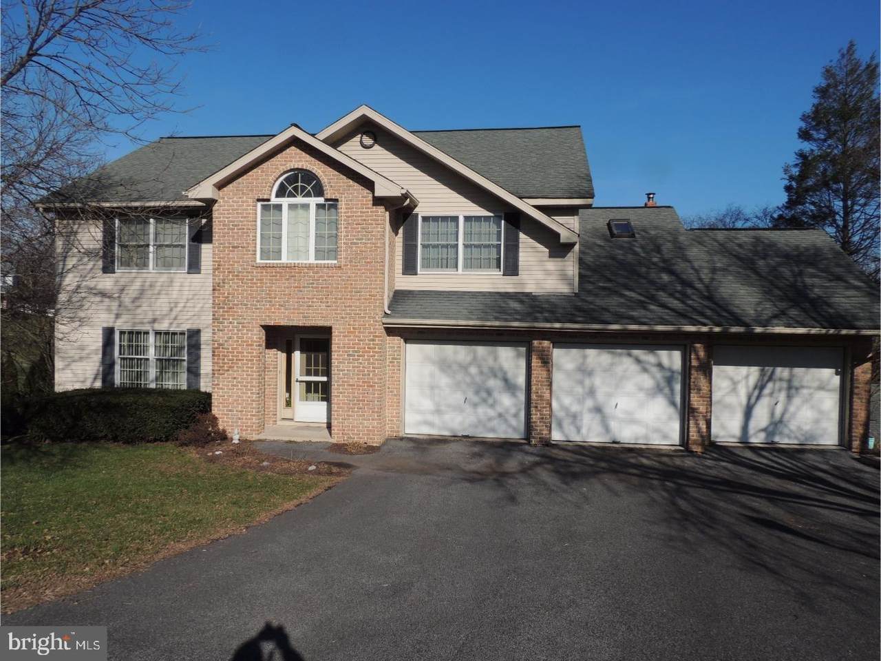 715 Pinewood Circle - Photo 1