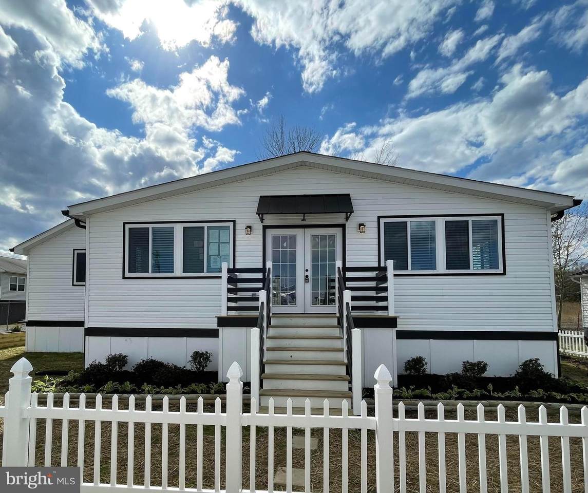 5241 Breezy Point Road - Photo 1