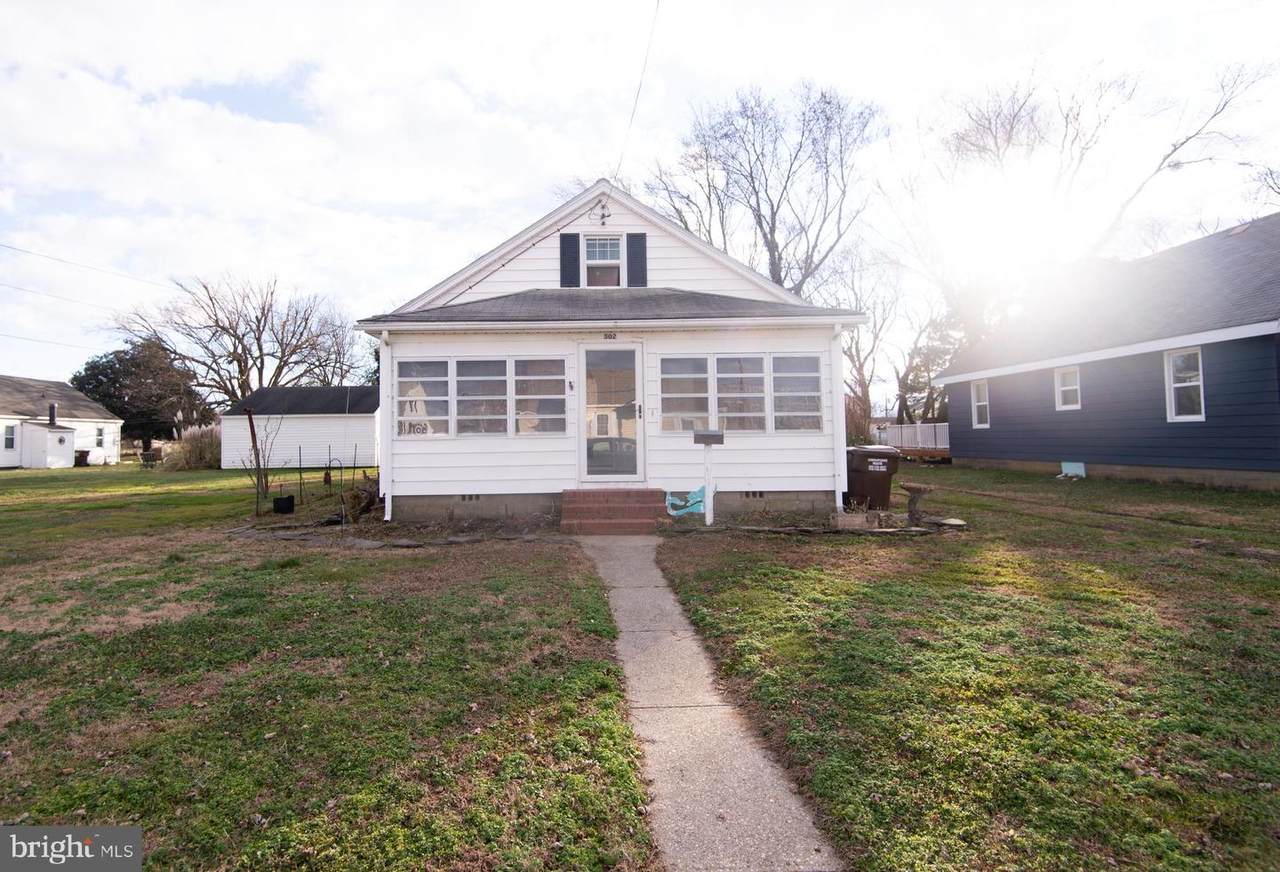 302 Bayly Avenue - Photo 1