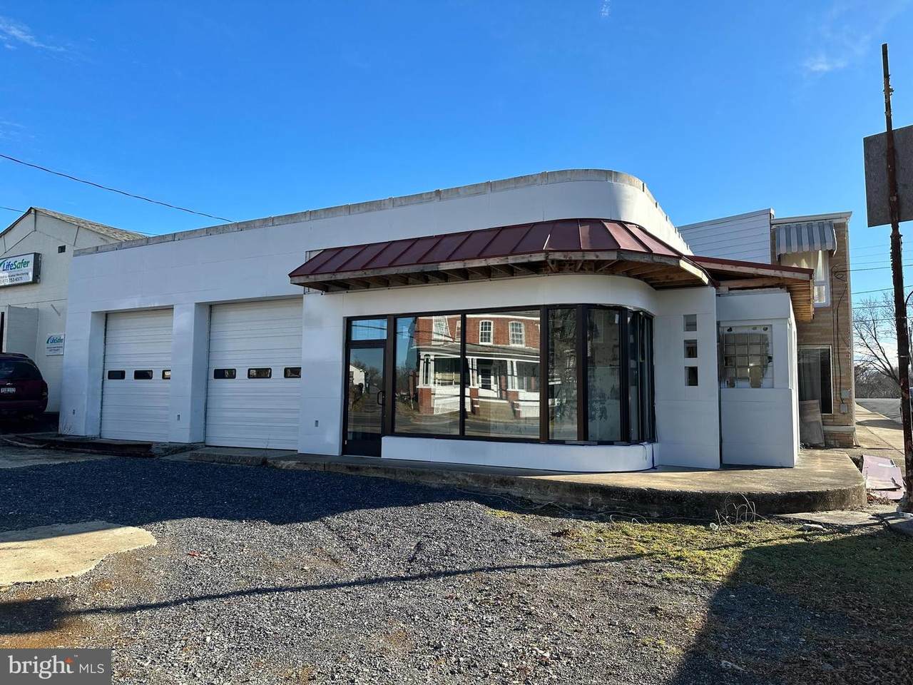 703 Queen Street - Photo 1
