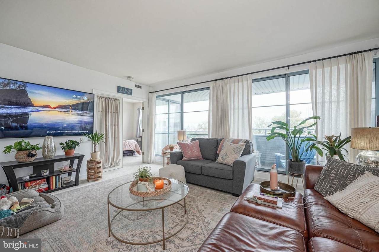 3 Columbus Boulevard - Photo 1