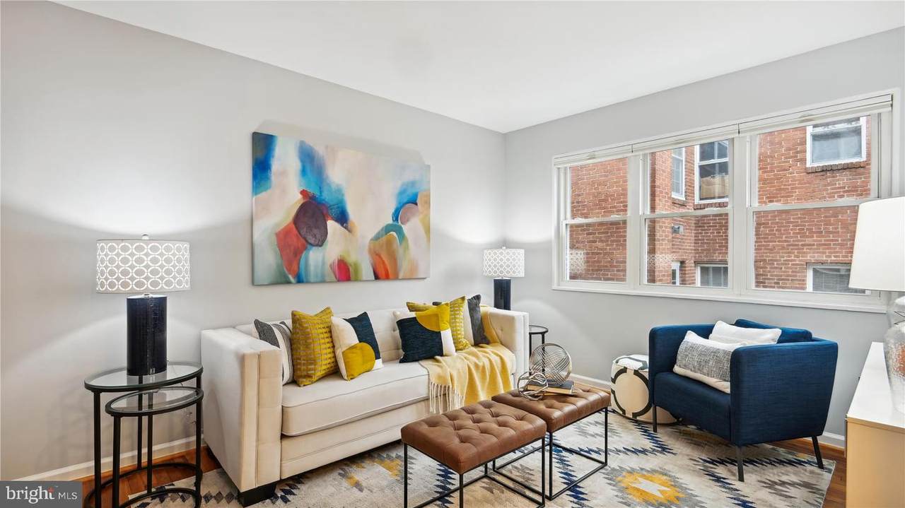 526 Kenyon Street - Photo 1