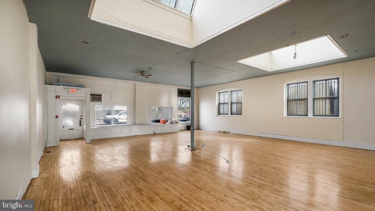 2270 Mount Carmel Avenue - Photo 1