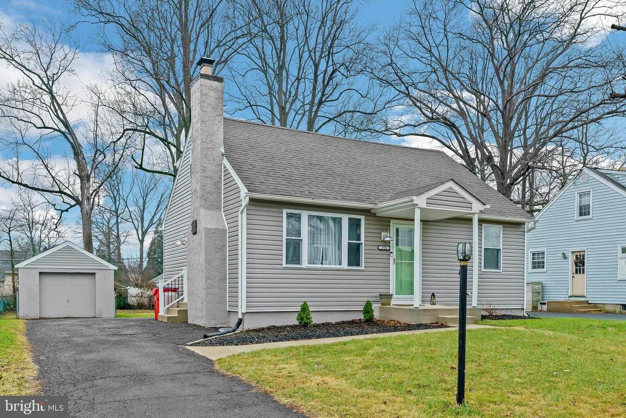 584 10TH Avenue - Photo 1