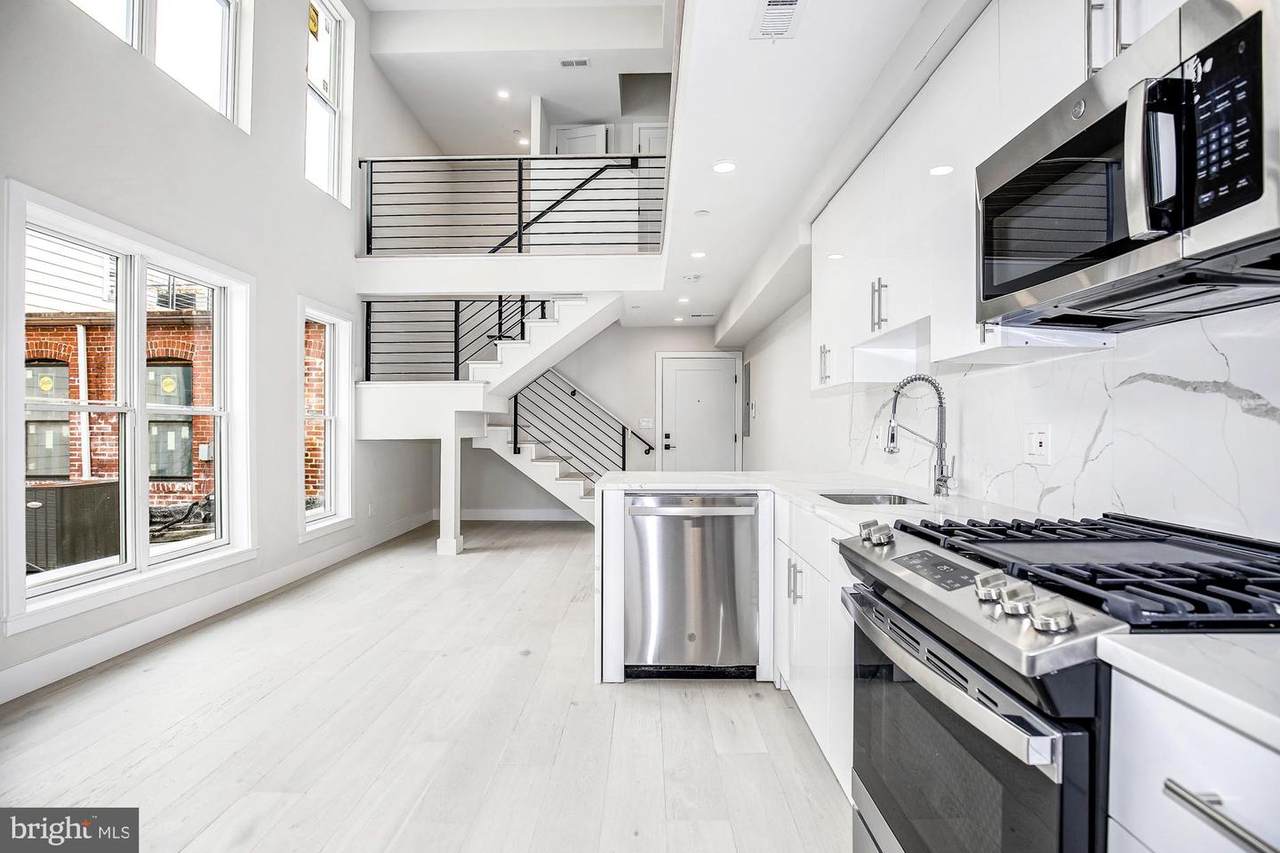 2556 University Place - Photo 1