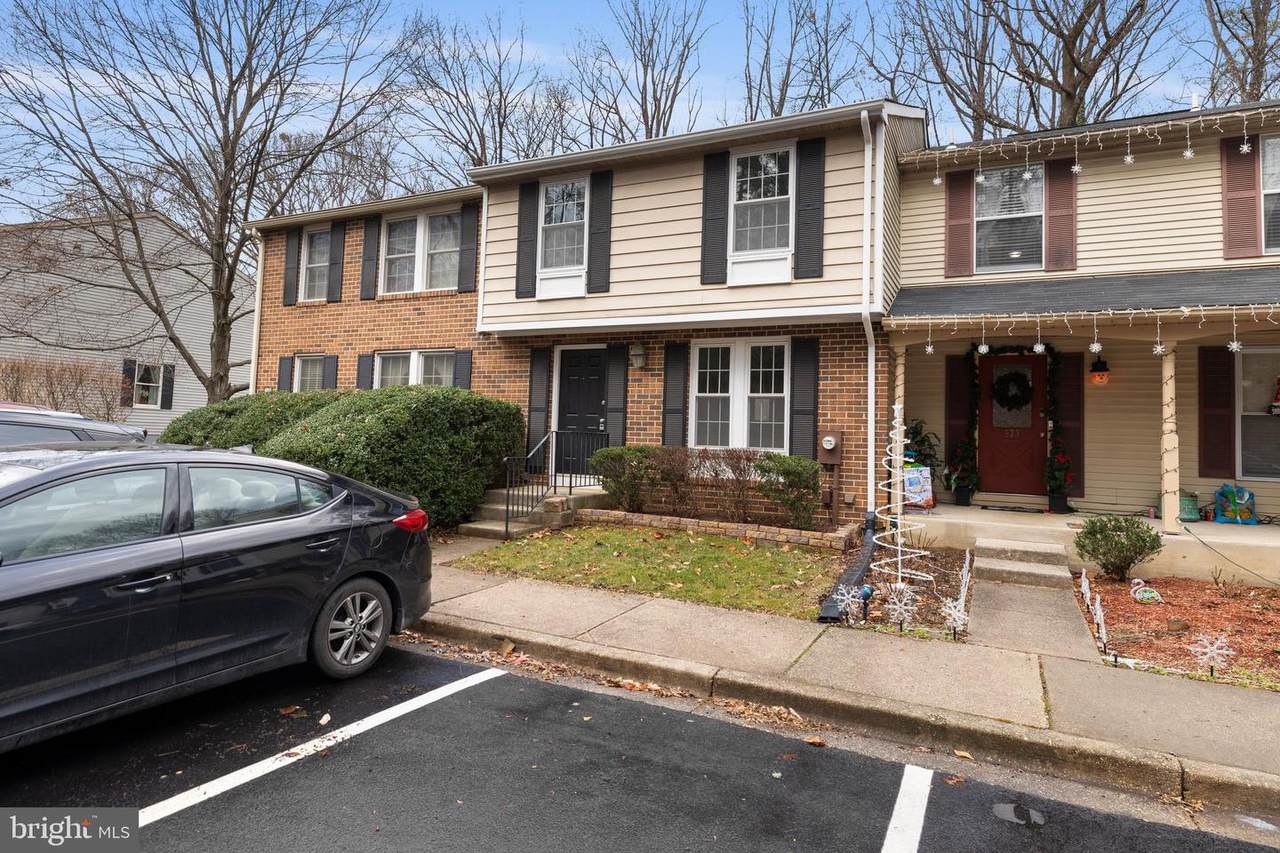 521 Oakmont Court - Photo 1