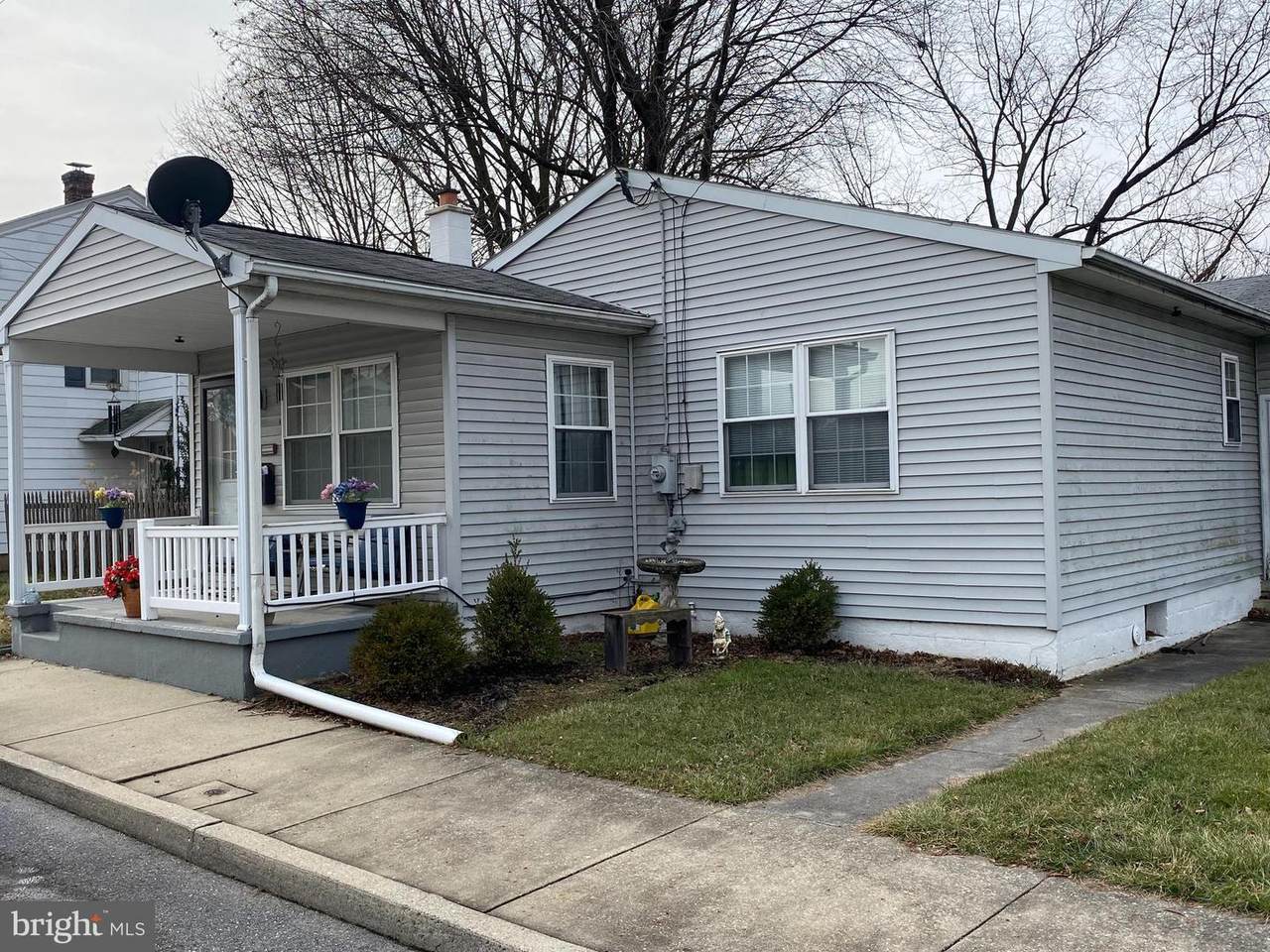 613 6TH Street - Photo 1