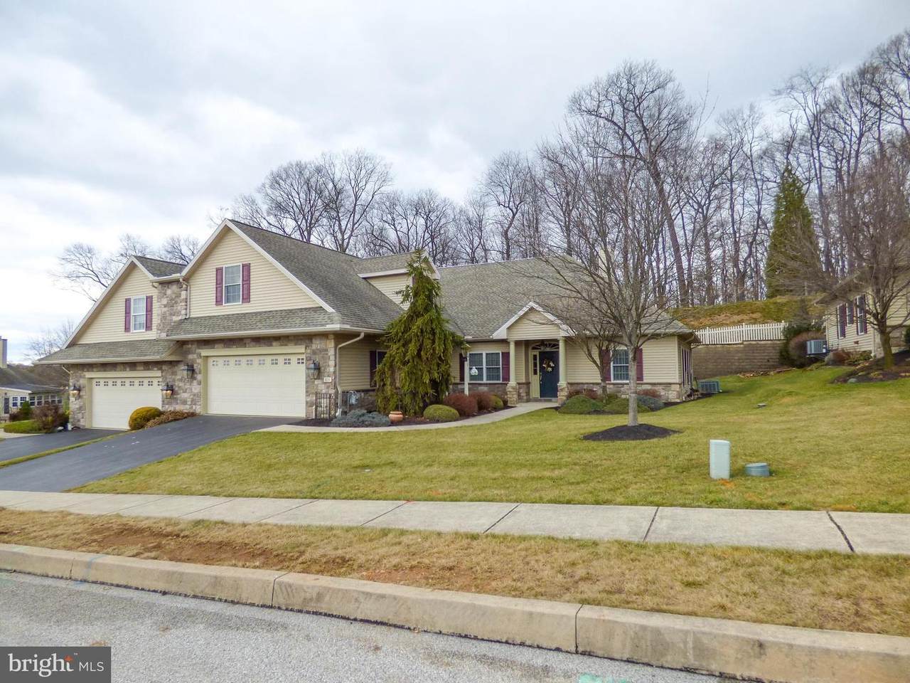 805 Meadow Court - Photo 1