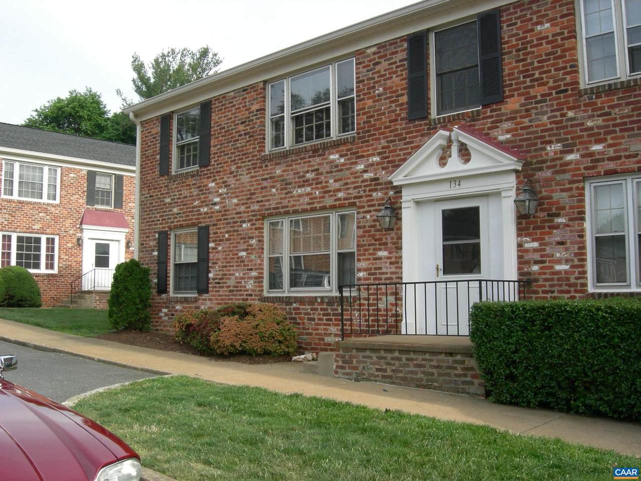 135 Hessian Hills Cir - Photo 1