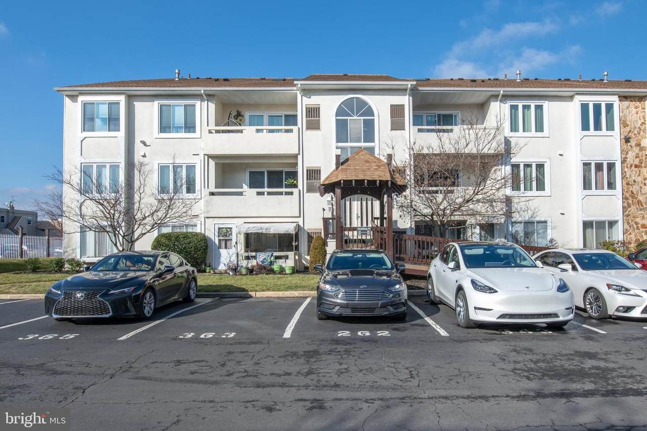 27 Bonnie Gellman Court - Photo 1