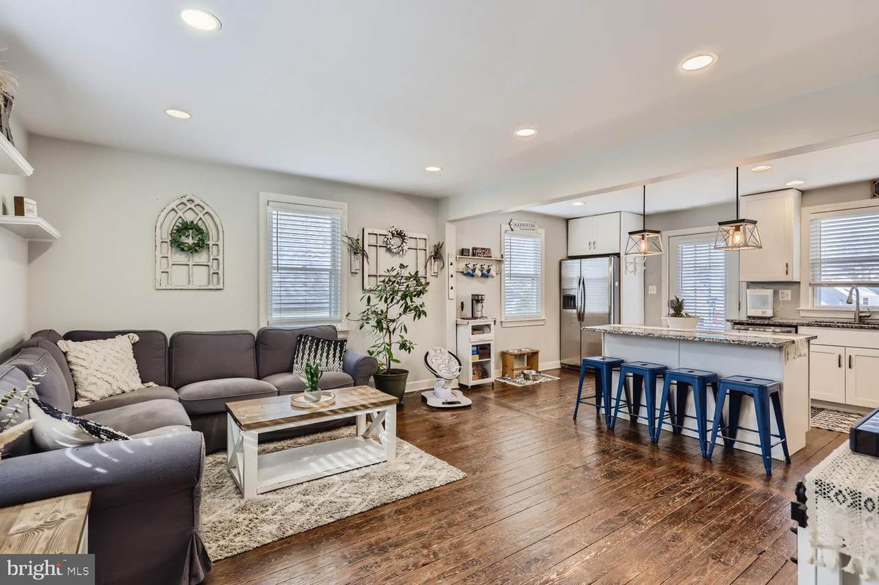 2506 Wentworth - Photo 1