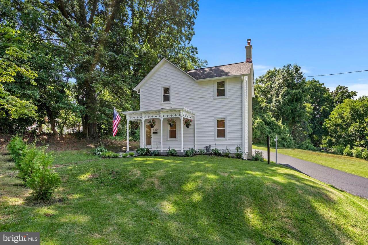 4236 Dakota Avenue - Photo 1
