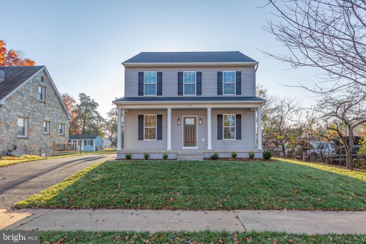 422 Woodford Street - Photo 1