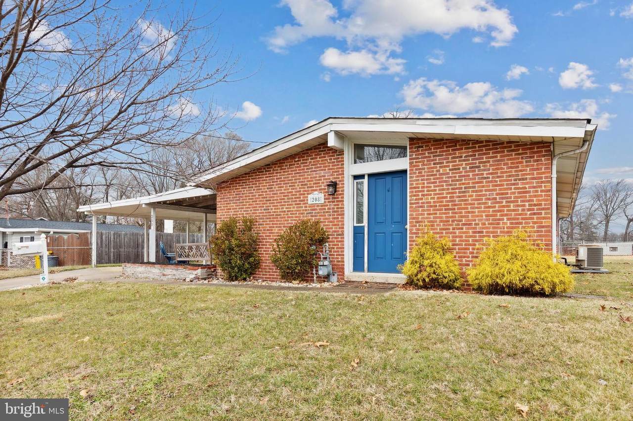 208 King George Drive - Photo 1