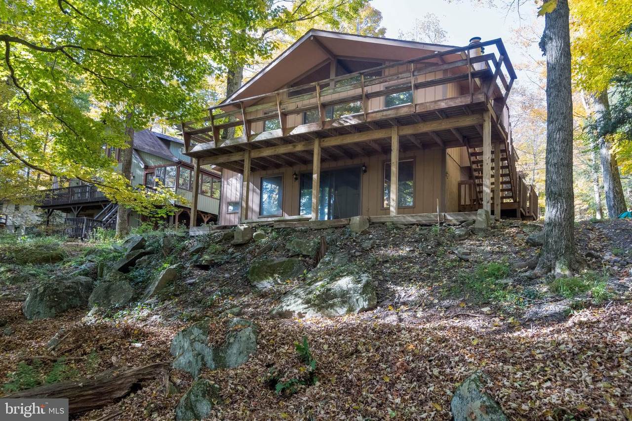 106 Lakeview Drive - Photo 1