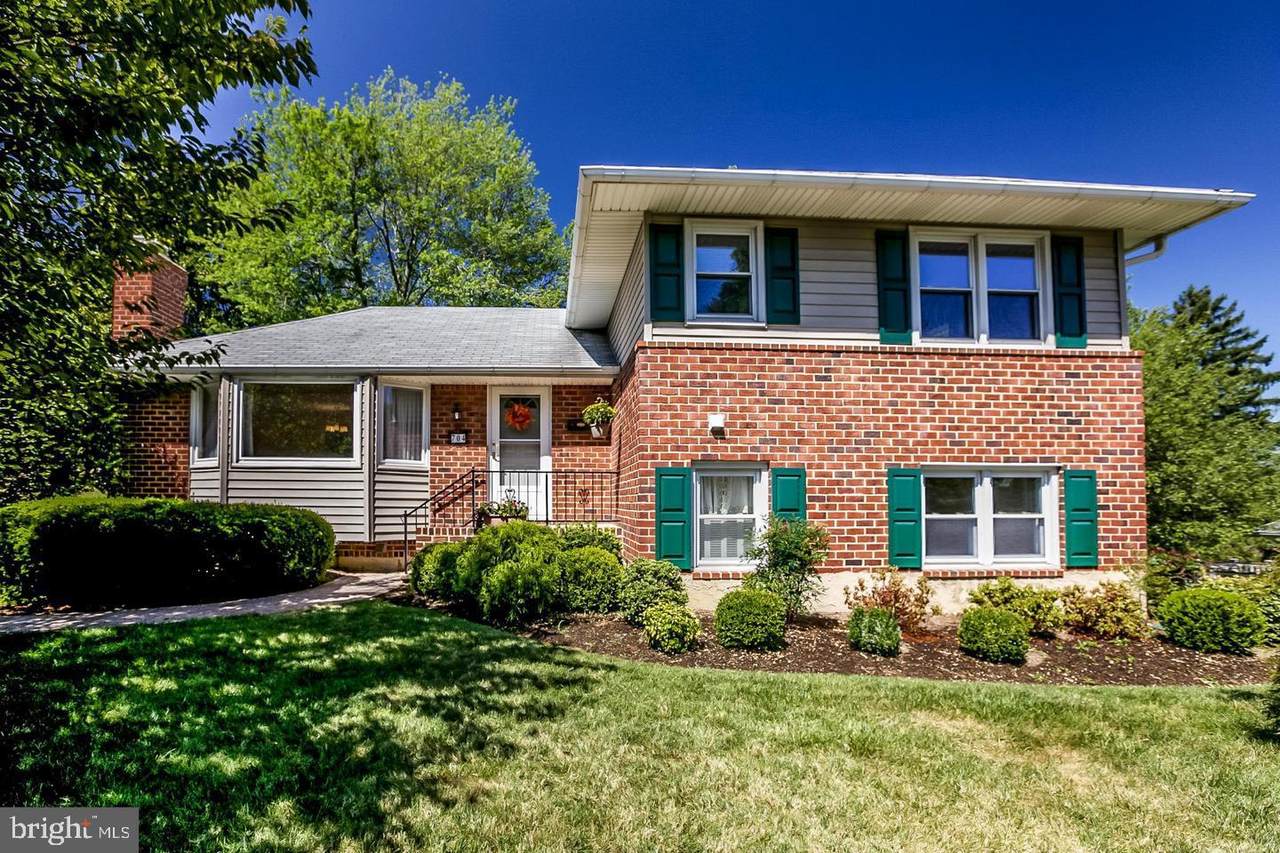 704 Providence - Photo 1